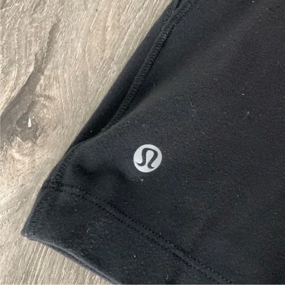 Luluemon top with sports bra - Picture 5 of 6